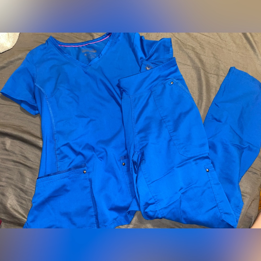 Scrub set